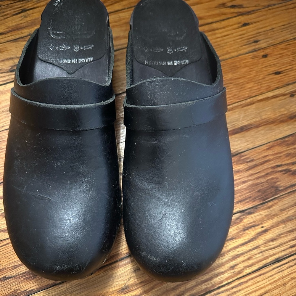 Misha and Puff Haga troffel clogs
